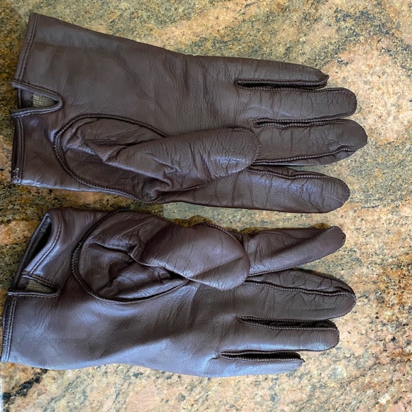 Buttery soft coach leather gloves - Picture 2 of 2